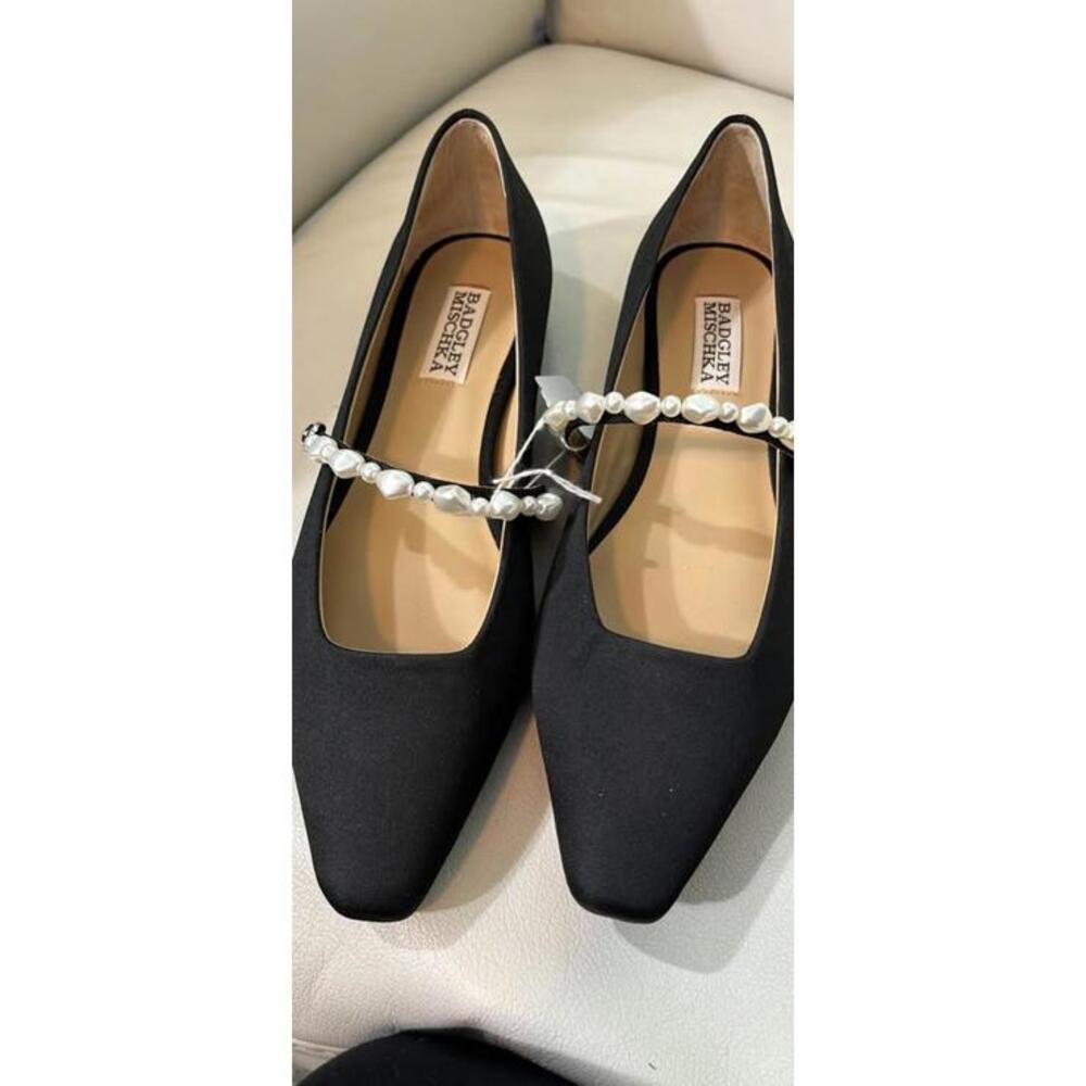 Size 6 flats by B Mischa